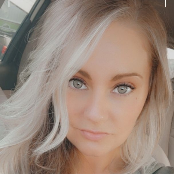 Meet your Posher, Cassandra - Picture 3 of 4